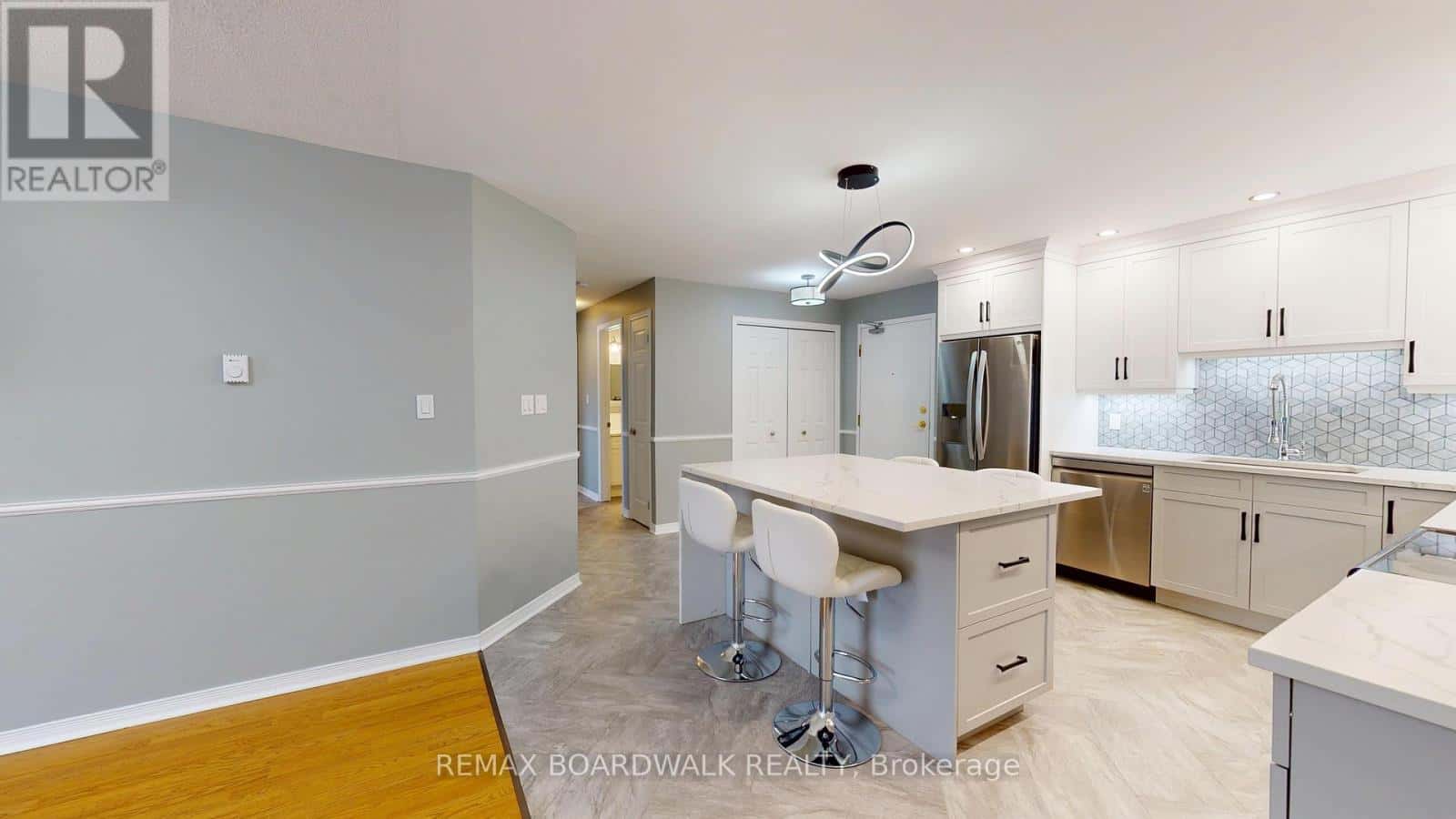 403 - 21 LISTON AVENUE — Brockville, Ontario - Photo 3 of 24