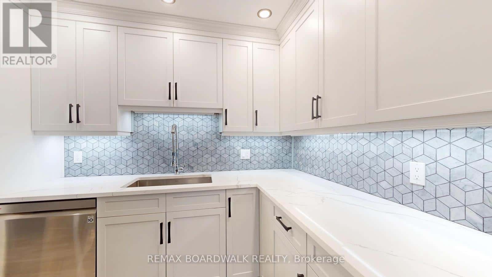 403 - 21 LISTON AVENUE — Brockville, Ontario - Photo 5 of 24