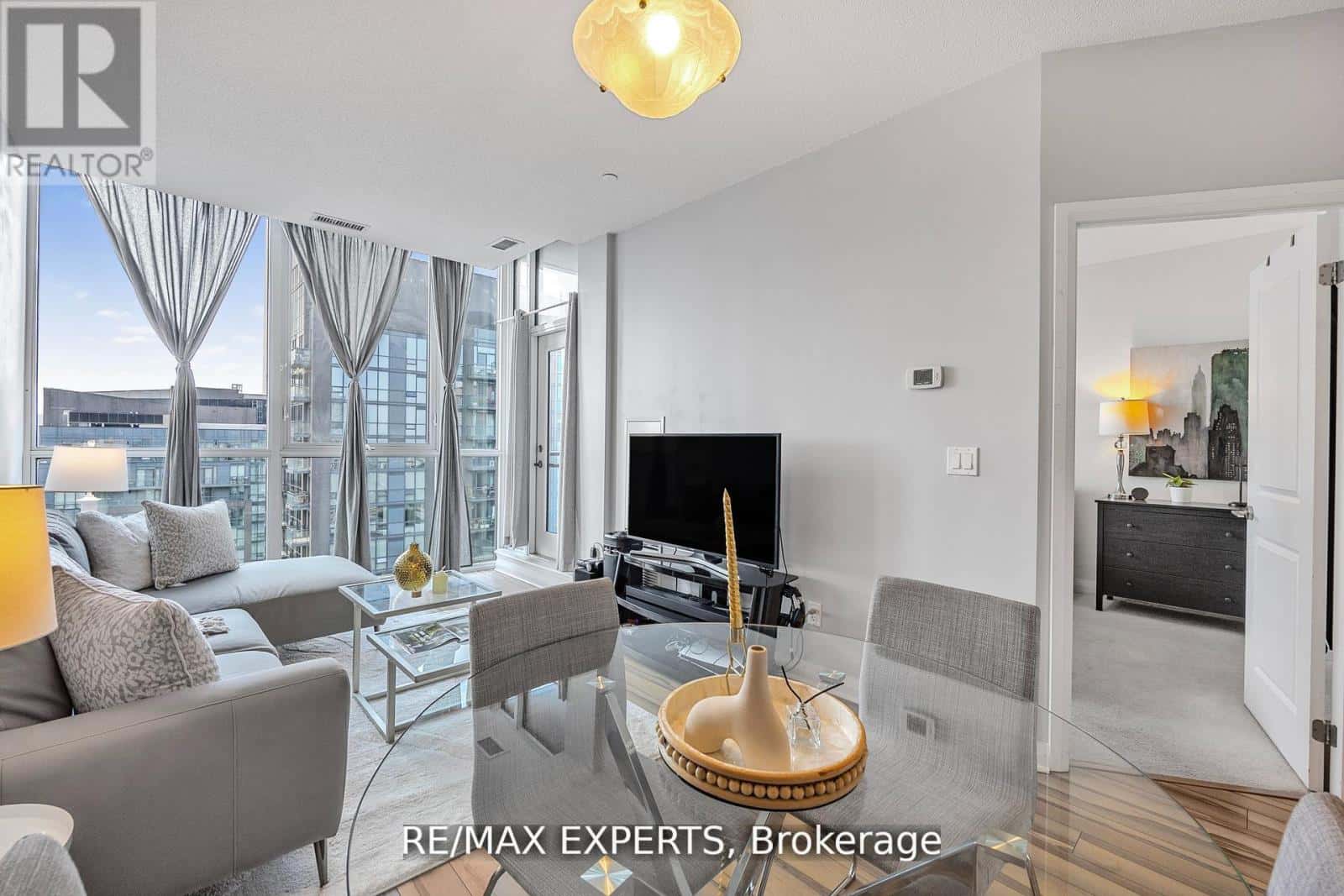 2408 - 75 EGLINTON AVENUE W — Mississauga (Hurontario), Ontario - Photo 3 of 29