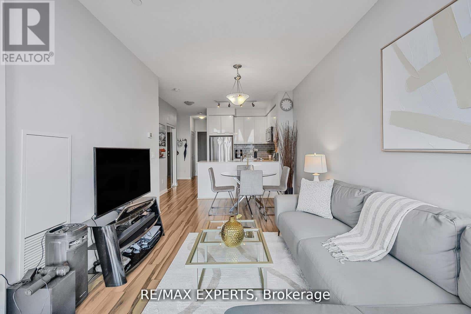 2408 - 75 EGLINTON AVENUE W — Mississauga (Hurontario), Ontario - Photo 5 of 29