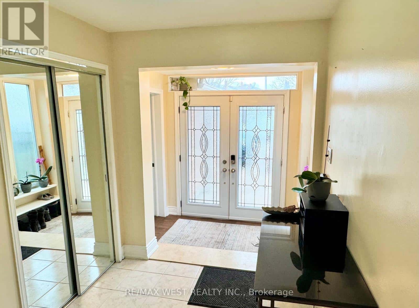 482 LAURENTIAN AVENUE — Mississauga (Hurontario), Ontario - Photo 4 of 41