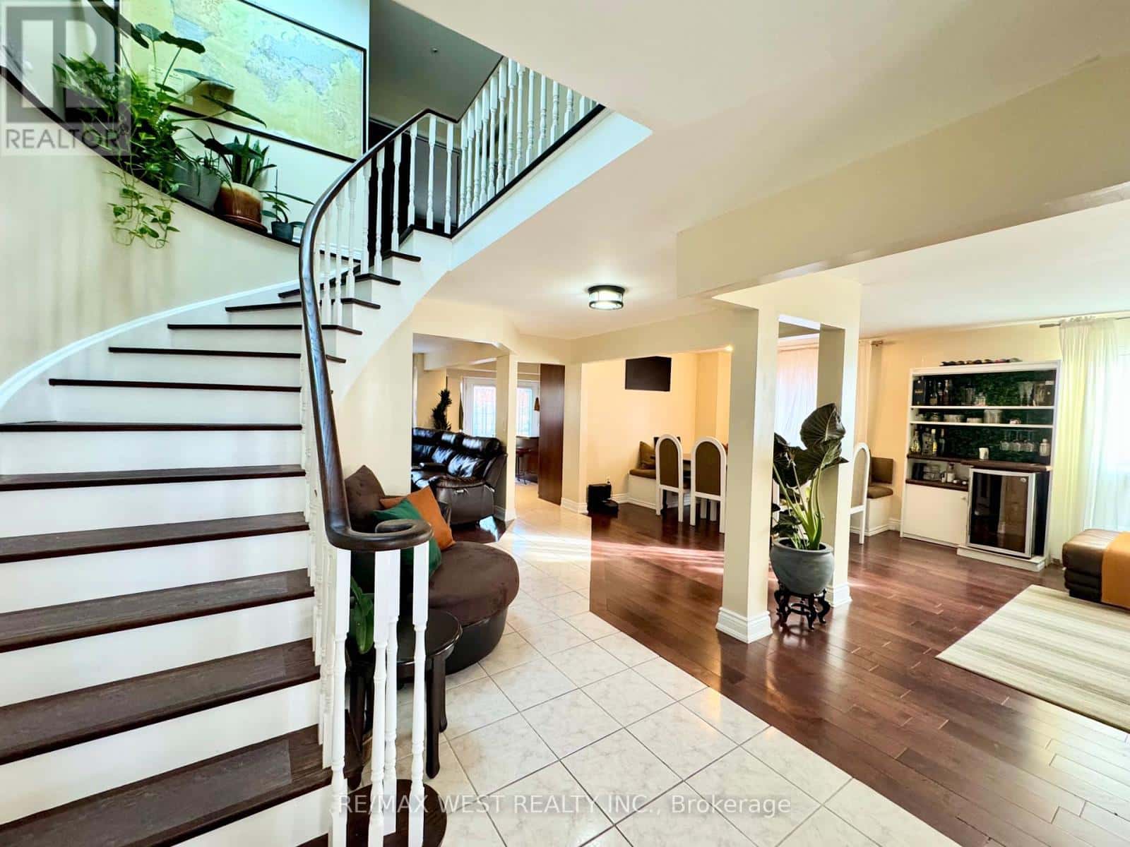 482 LAURENTIAN AVENUE — Mississauga (Hurontario), Ontario - Photo 5 of 41