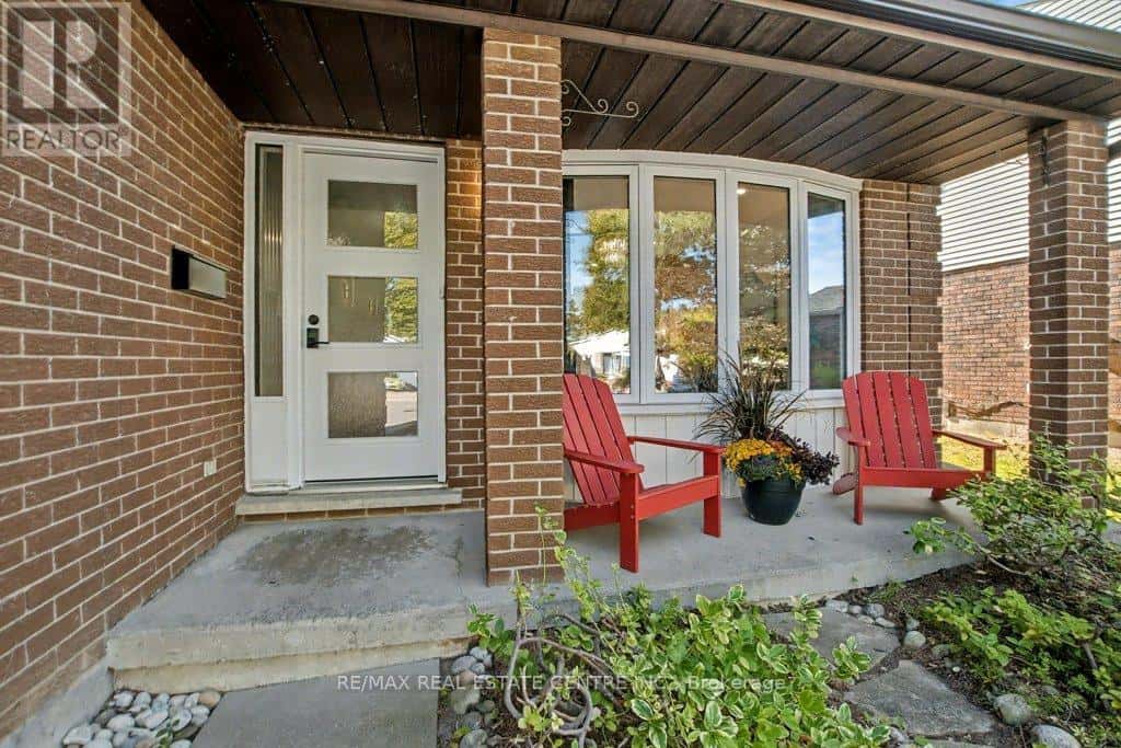 166 WESTVALE DRIVE — Waterloo, Ontario - Photo 3 of 34