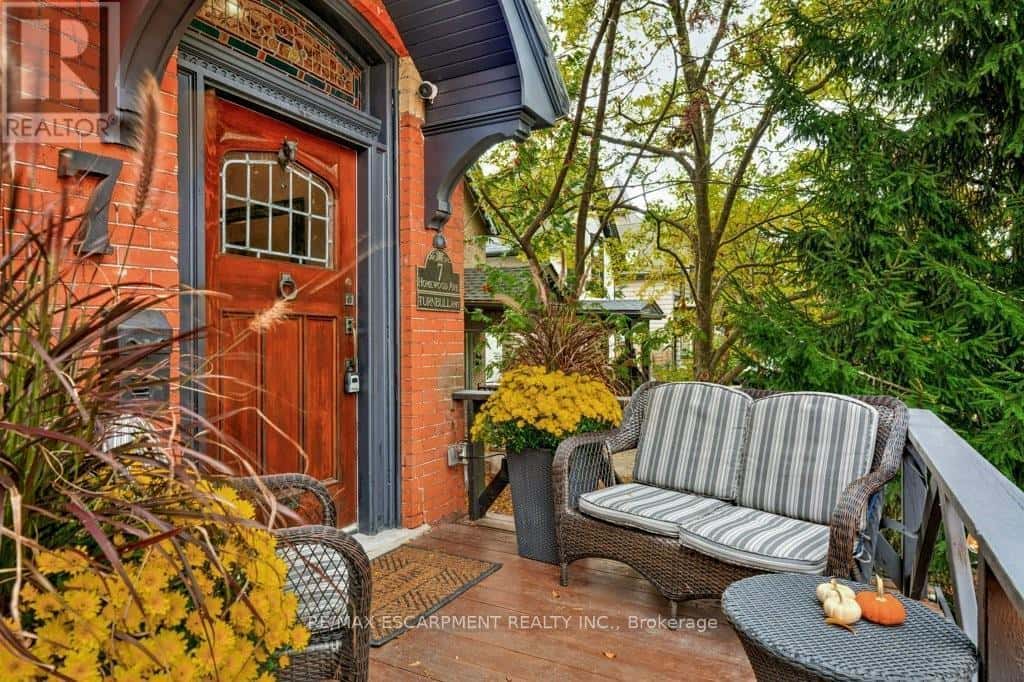 7 HOMEWOOD AVENUE — Hamilton (Kirkendall), Ontario - Photo 4 of 50