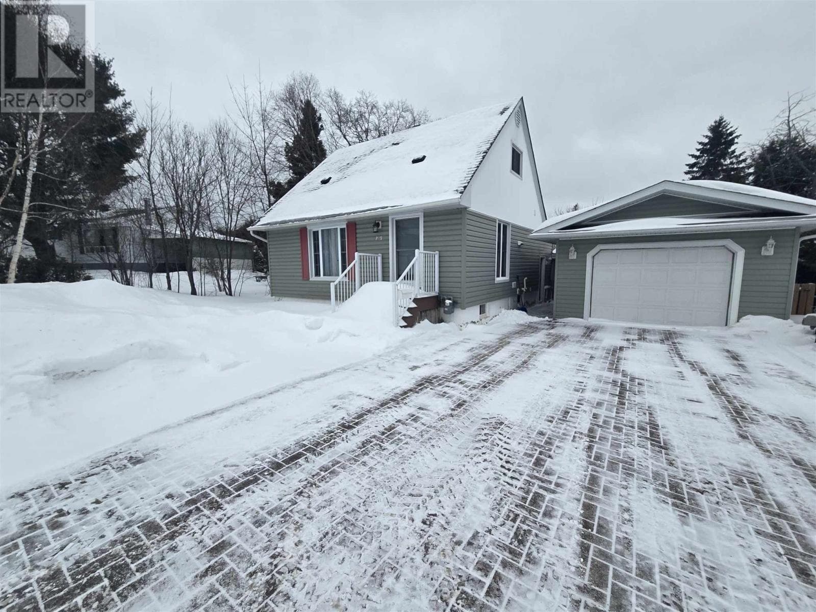 215 Hillside DR S — Elliot Lake, Ontario - Main photo