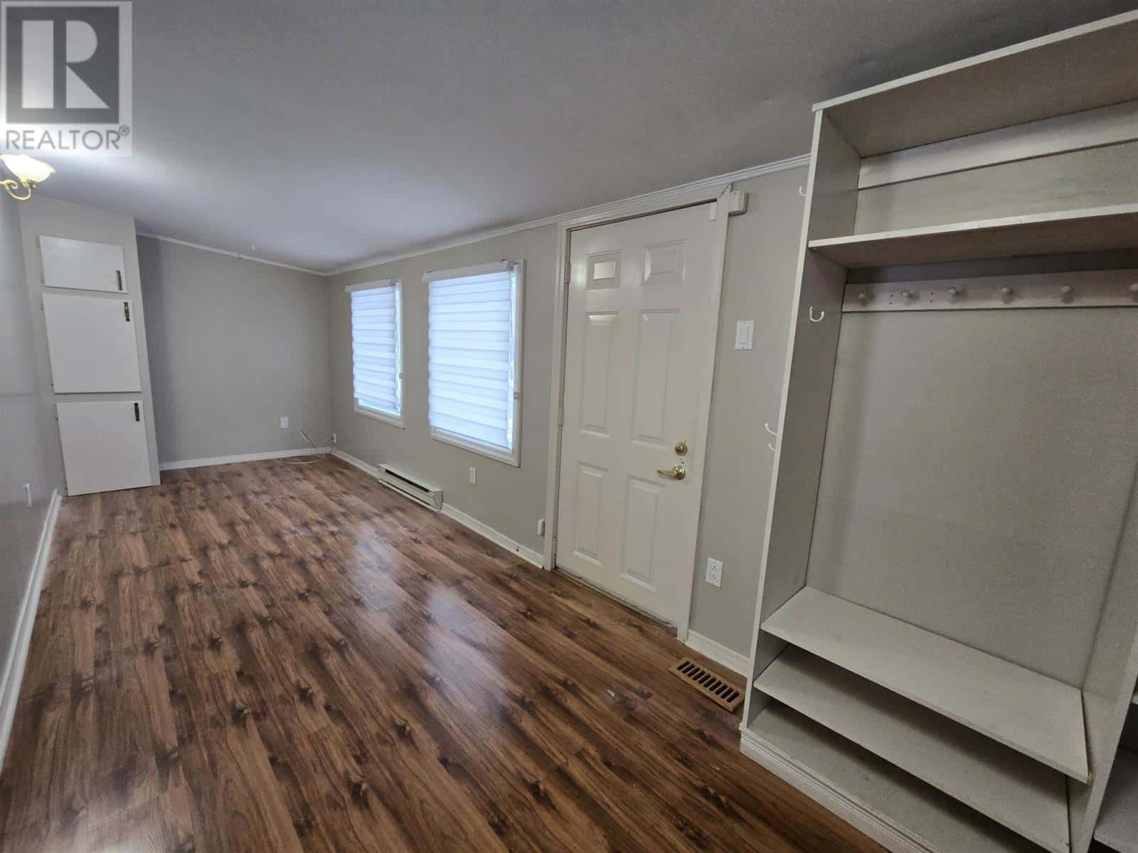 215 Hillside DR S — Elliot Lake, Ontario - Photo 4 of 27