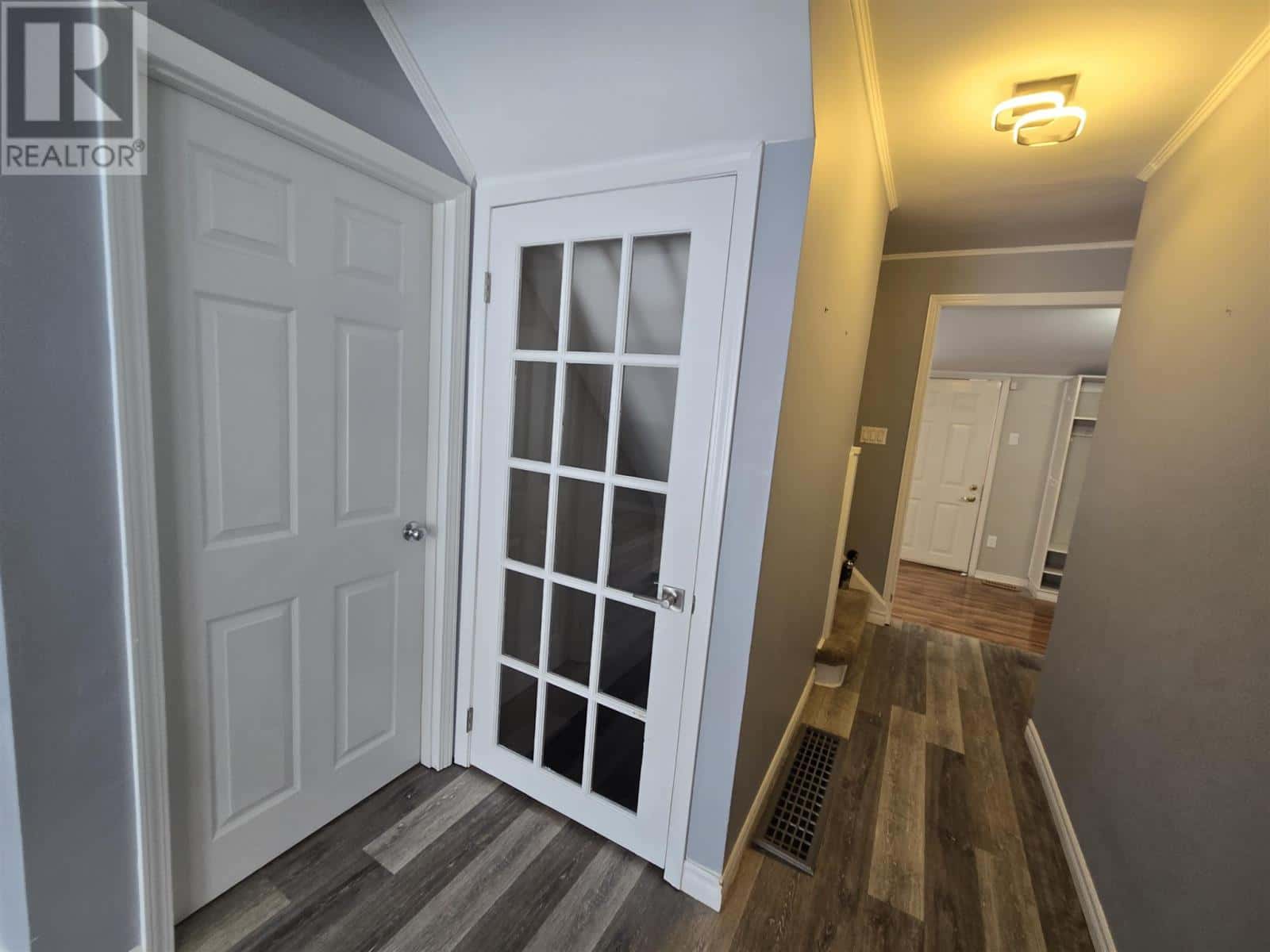 215 Hillside DR S — Elliot Lake, Ontario - Photo 5 of 27