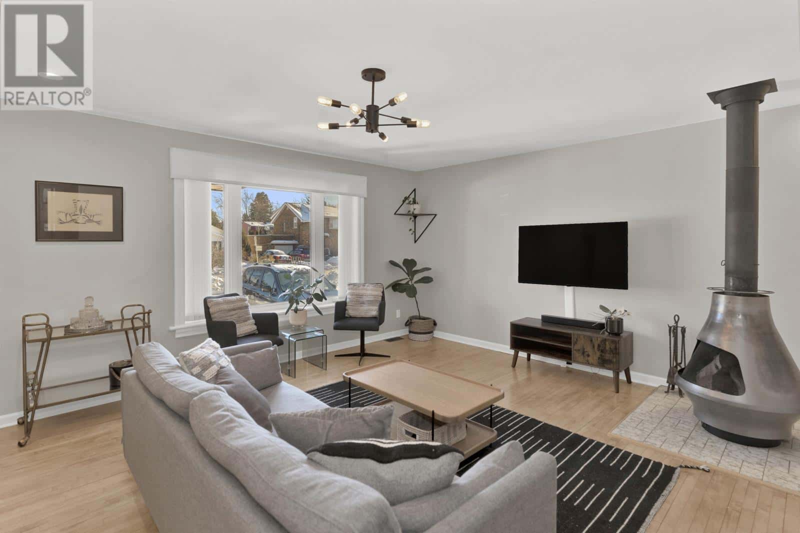 76 HILL ST — THUNDER BAY, Ontario - Photo 3 of 38