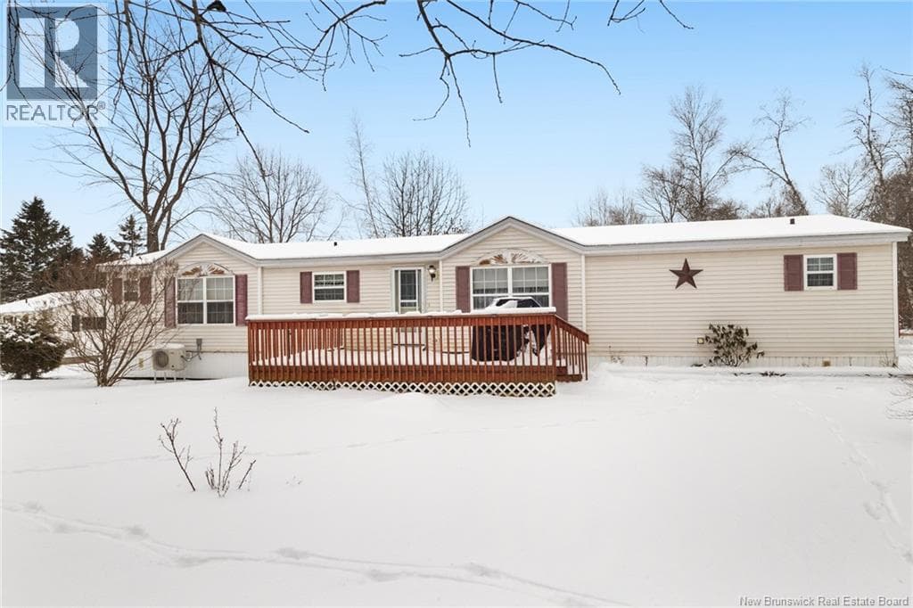 60 Memorial Drive — Minto, New Brunswick - Main photo