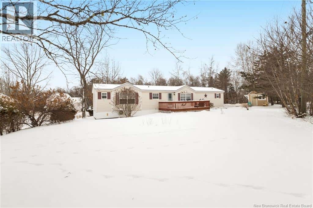 60 Memorial Drive — Minto, New Brunswick - Photo 2 of 40