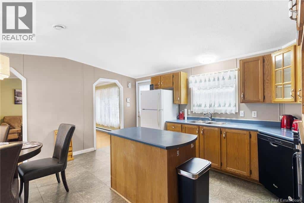 60 Memorial Drive — Minto, New Brunswick - Photo 3 of 40