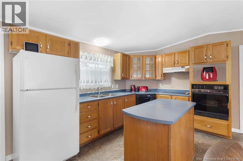 60 Memorial Drive — Minto, New Brunswick - Photo 5 of 40