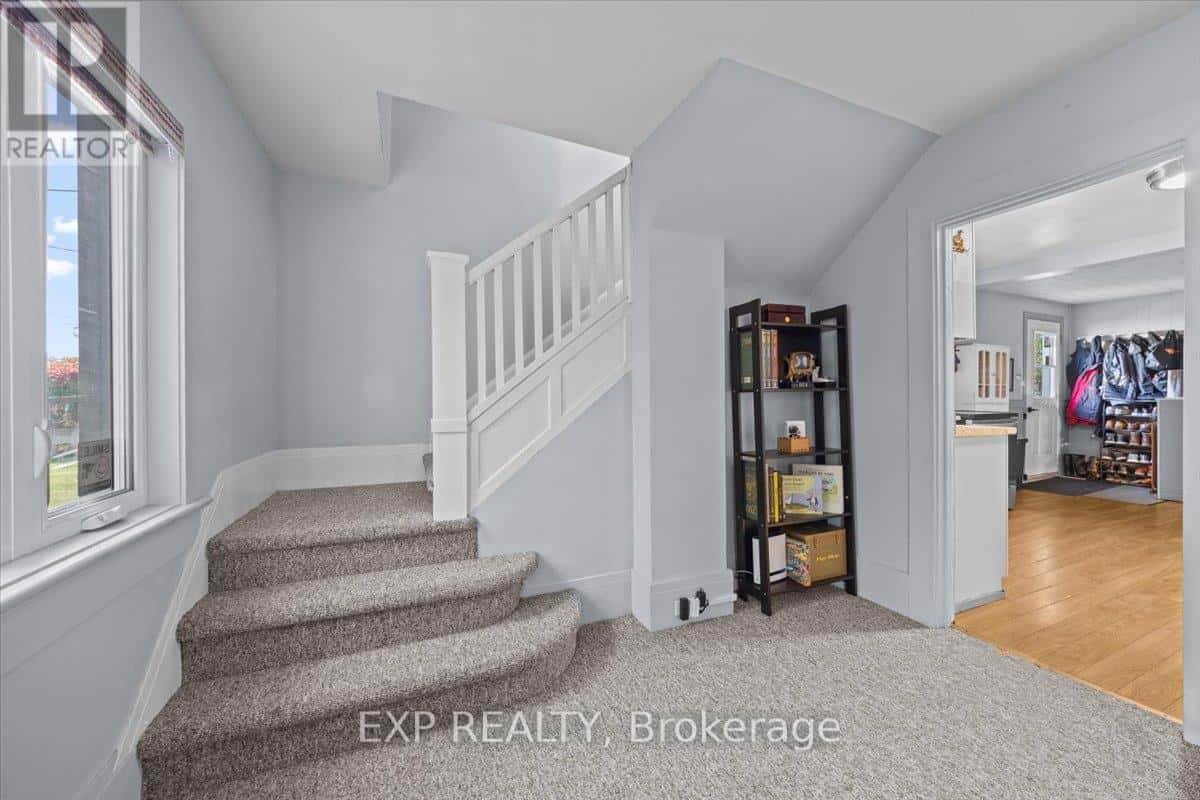 377 LISGAR AVENUE — Renfrew, Ontario - Photo 5 of 35