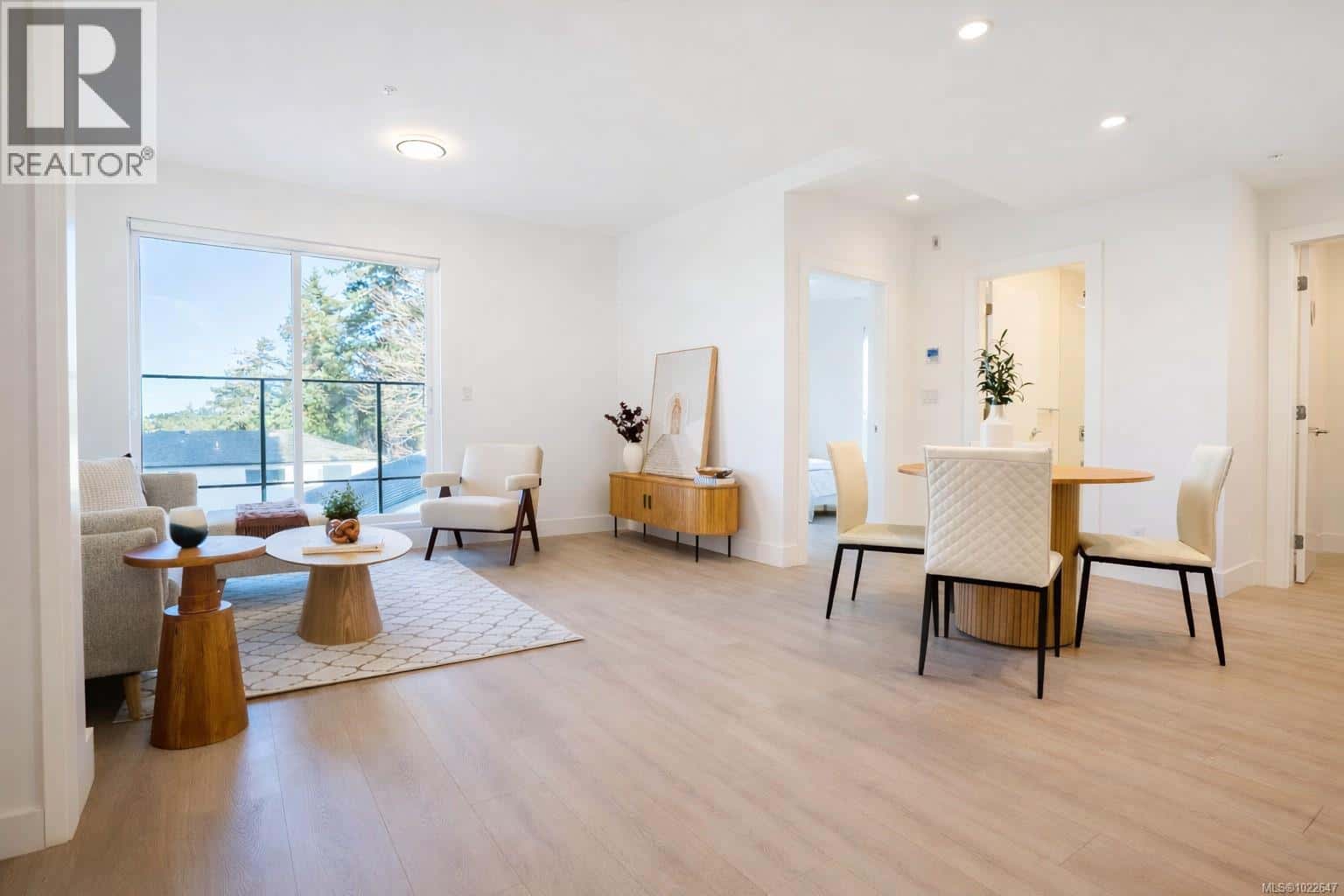 207 258 Helmcken Rd — View Royal, British Columbia - Photo 4 of 24