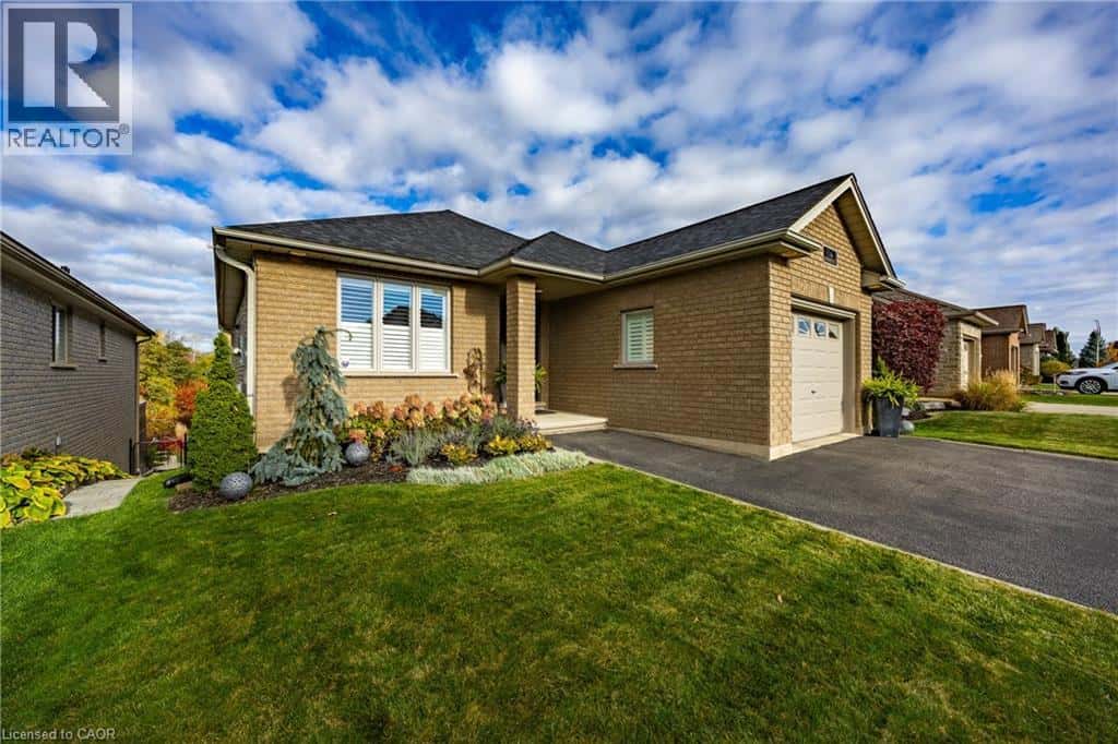 114 MCGUINESS Drive — Brantford, Ontario - Photo 2 of 27