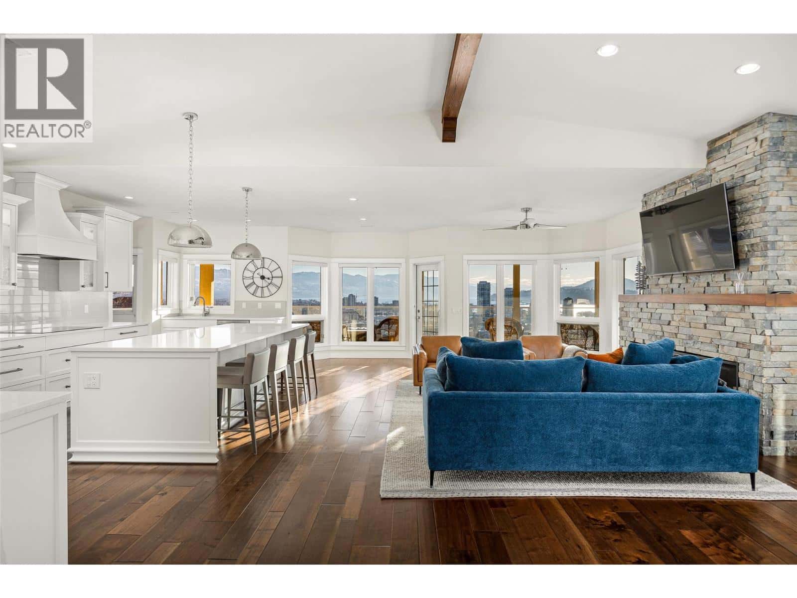 647 Royal Pine Drive — Kelowna, British Columbia - Photo 5 of 65