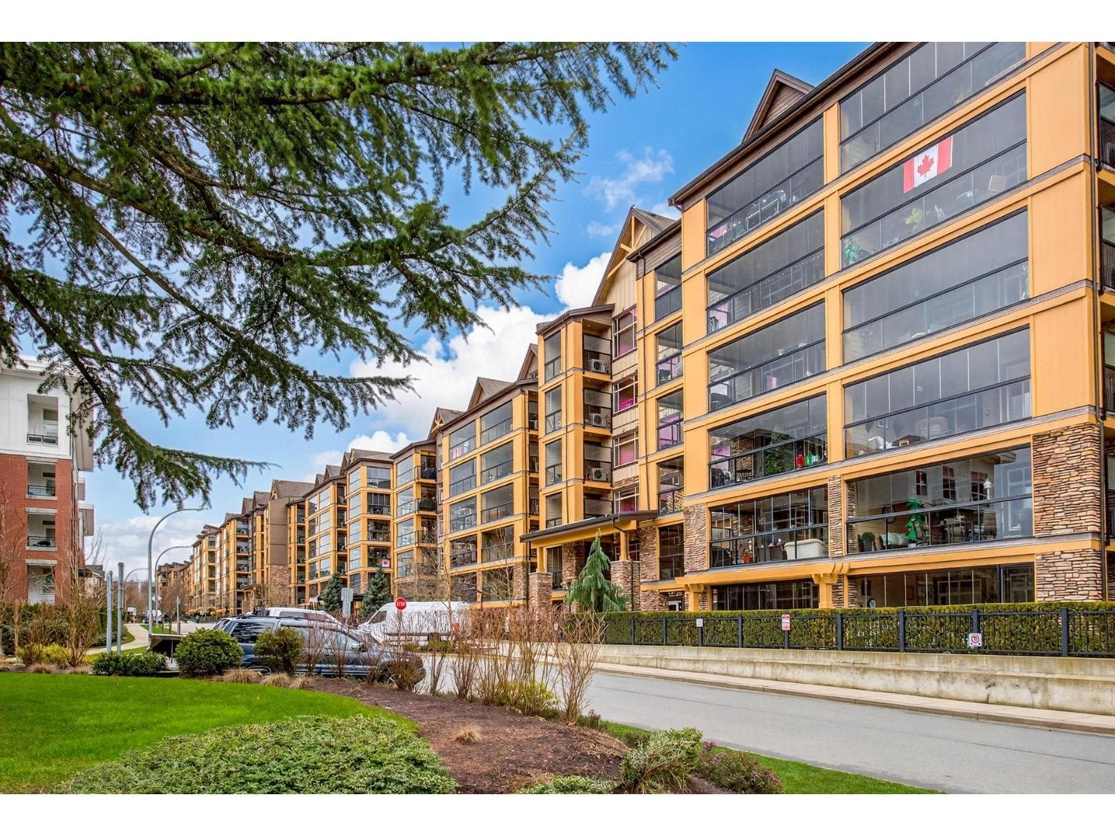 526 8157 207 STREET — Langley, British Columbia - Main photo