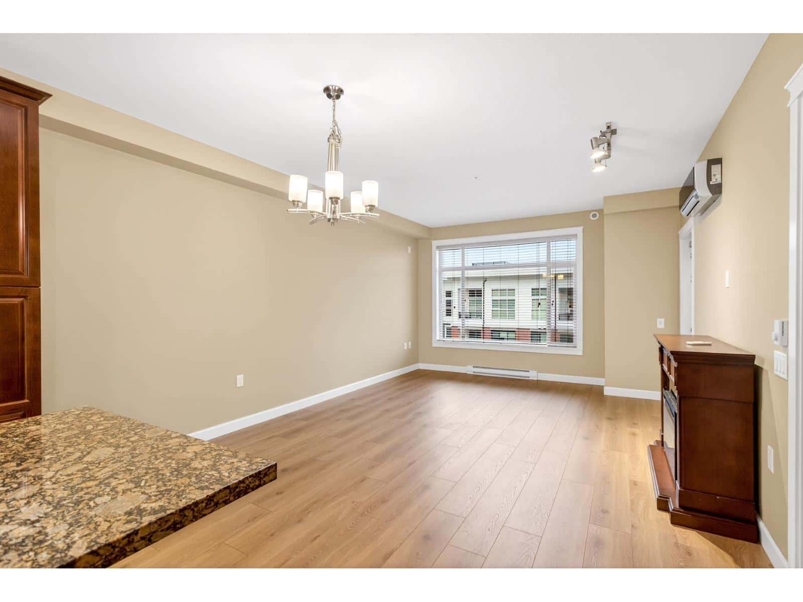 526 8157 207 STREET — Langley, British Columbia - Photo 4 of 40