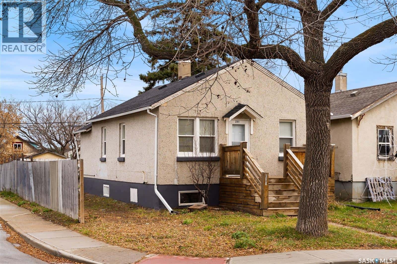 2301 Reynolds STREET — Regina, Saskatchewan - Photo 2 of 27