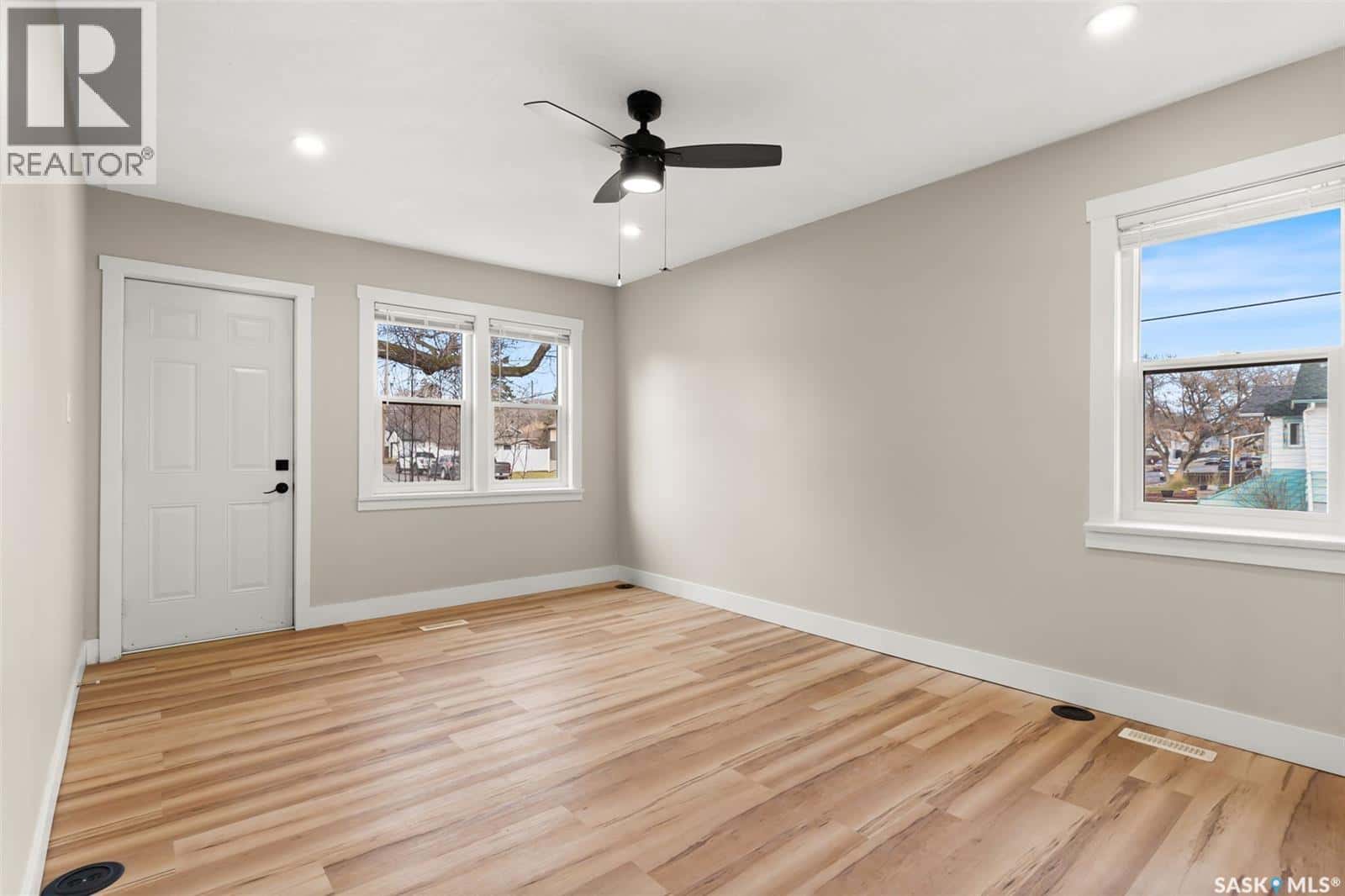 2301 Reynolds STREET — Regina, Saskatchewan - Photo 4 of 27