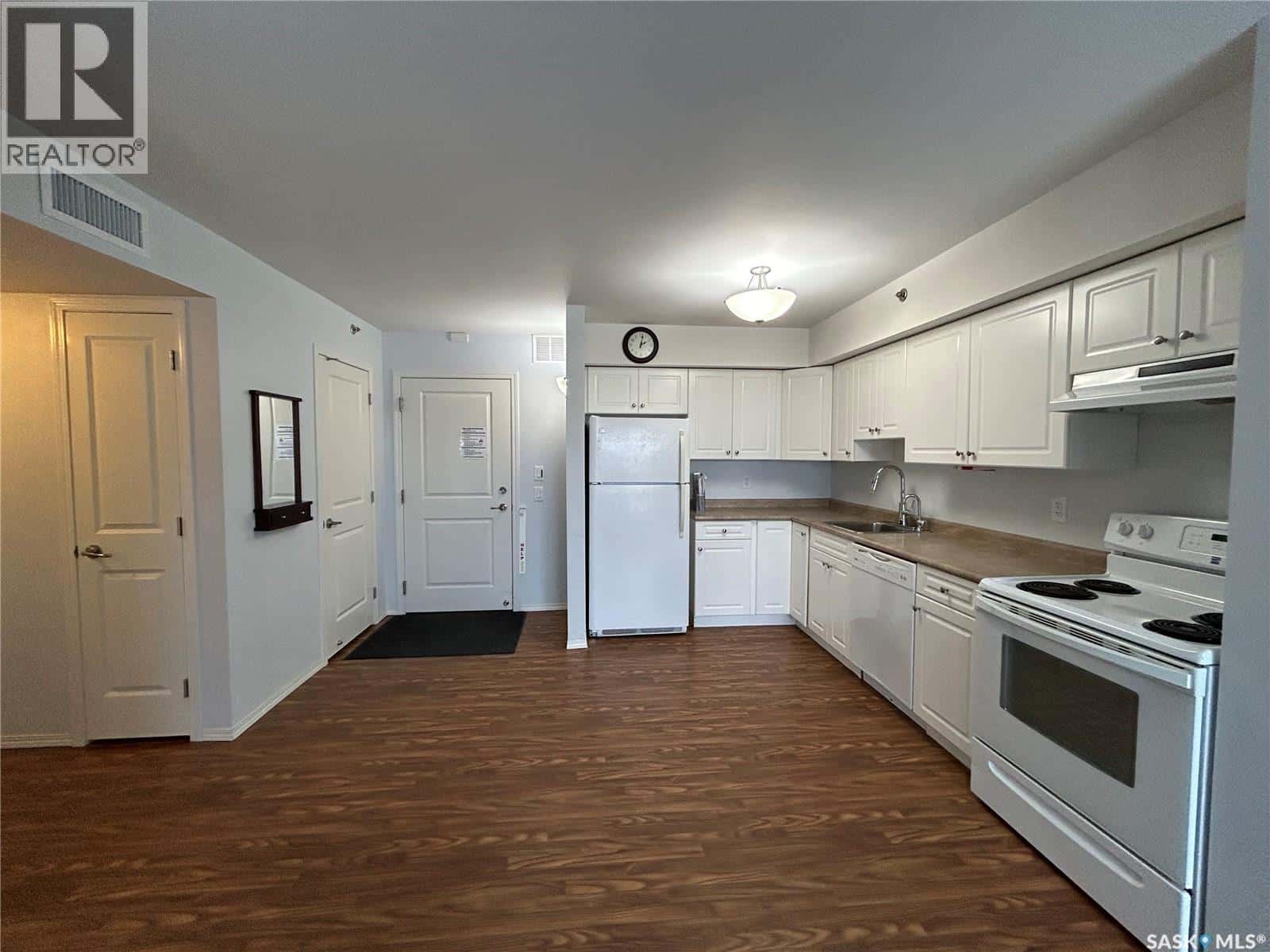 402 910 Main Street — Humboldt, Saskatchewan - Photo 4 of 36