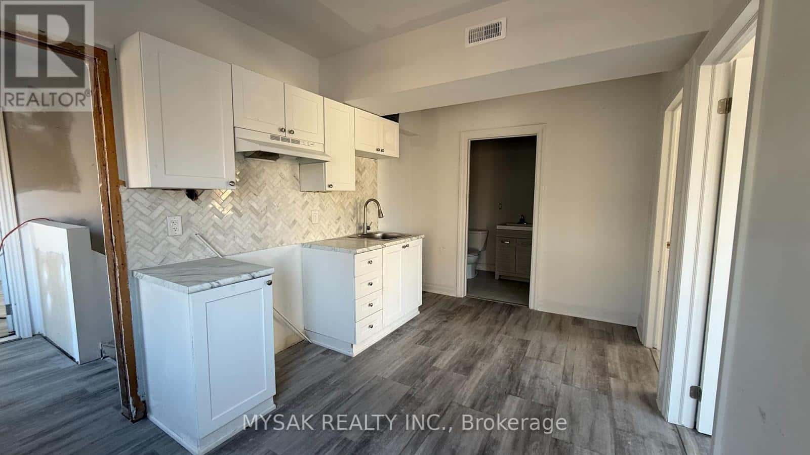 7 KING STREET — St. Catharines (Downtown), Ontario - Photo 2 of 20