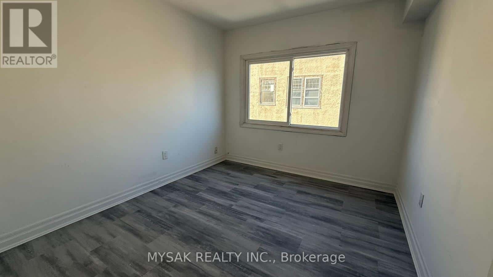 7 KING STREET — St. Catharines (Downtown), Ontario - Photo 4 of 20