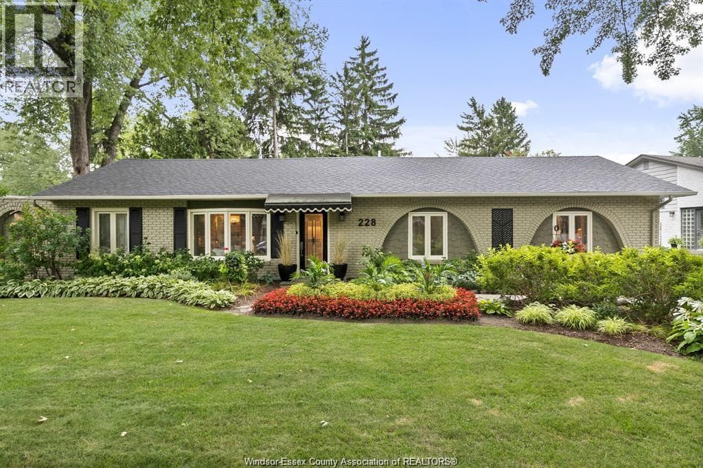 228 BURLINGTON — Tecumseh, Ontario - Main photo