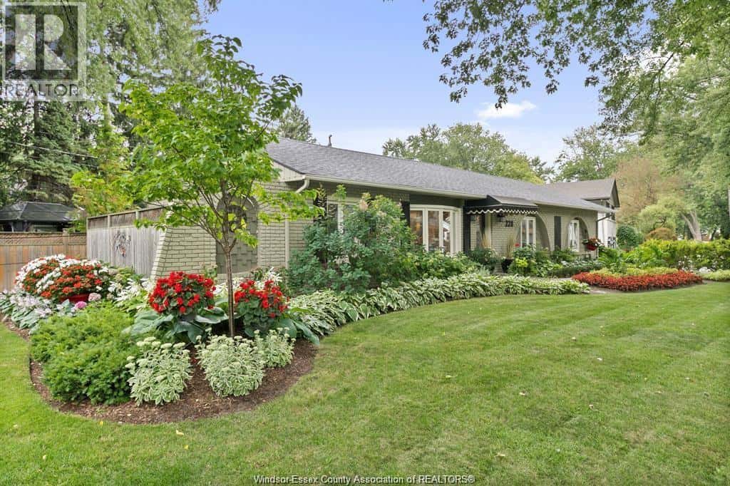 228 BURLINGTON — Tecumseh, Ontario - Photo 2 of 42