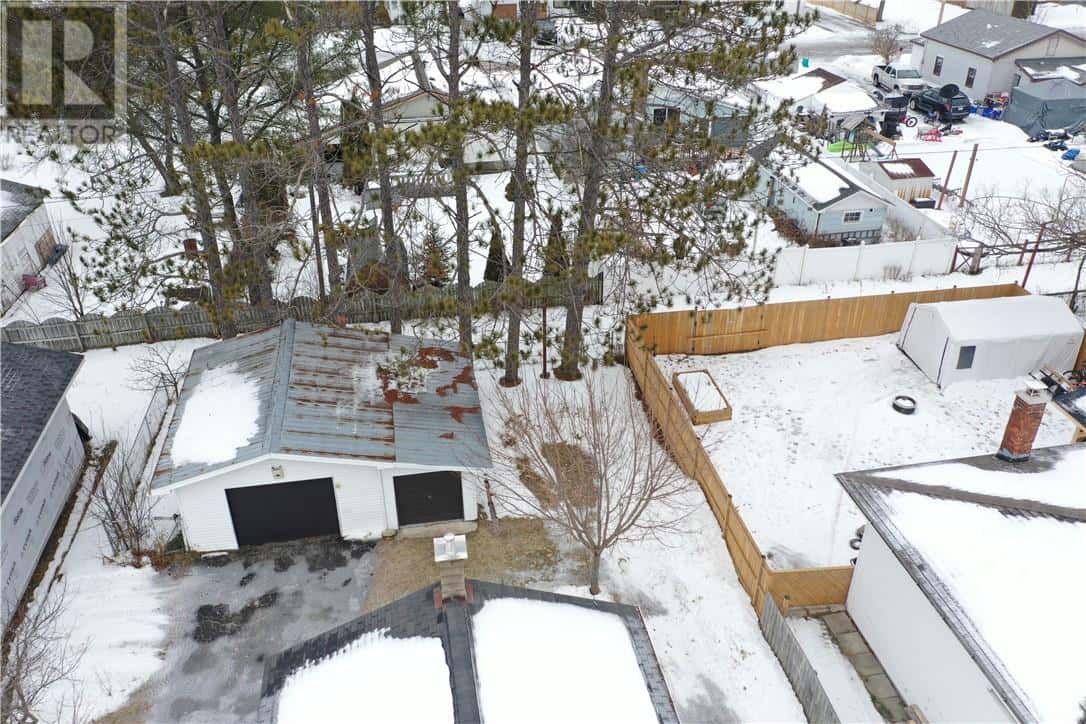 282 Adelaide — Espanola, Ontario - Photo 4 of 26