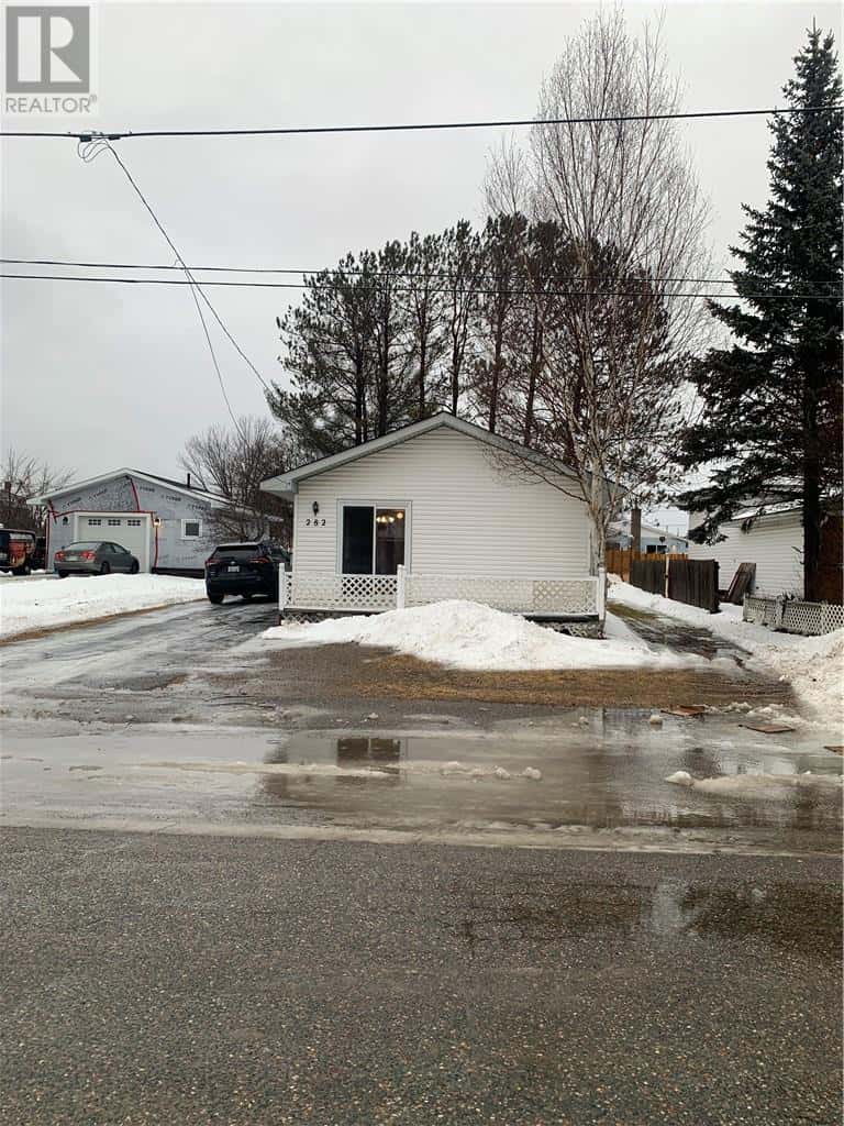 282 Adelaide — Espanola, Ontario - Photo 5 of 26