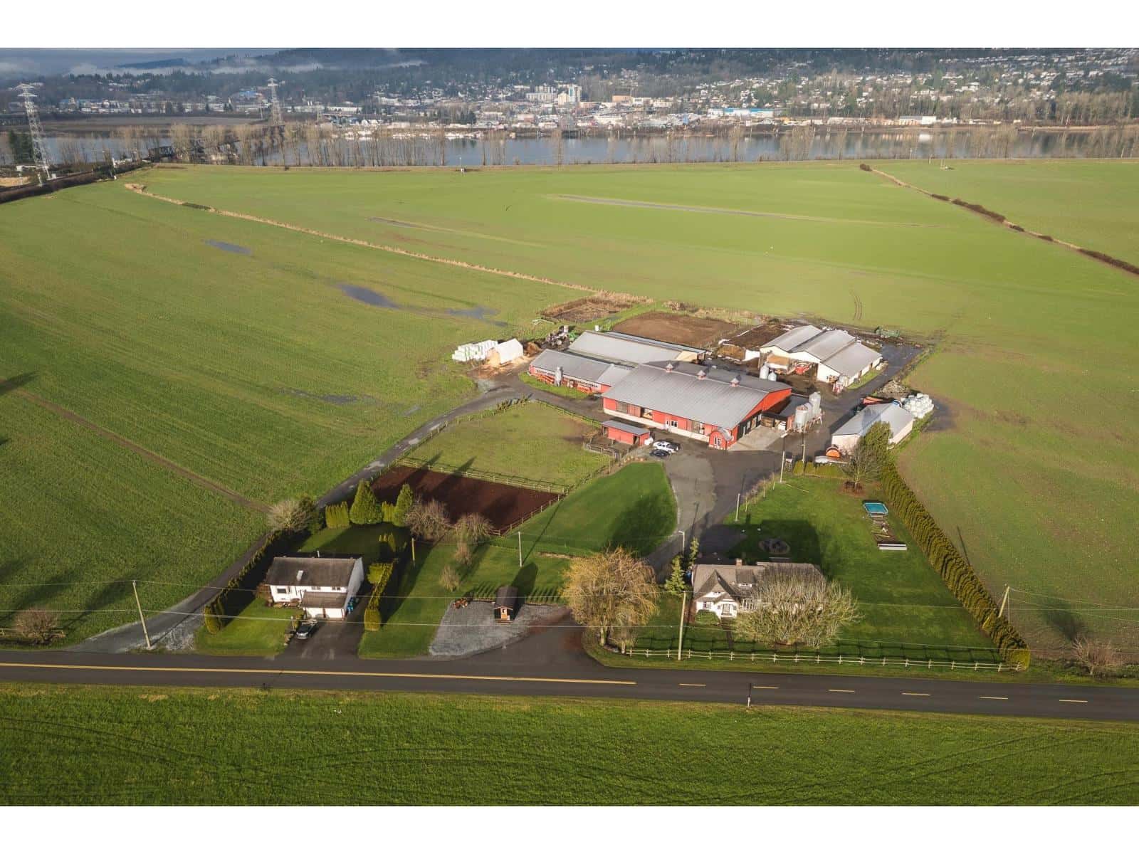 33861 SIM ROAD — Abbotsford, British Columbia - Photo 2 of 40