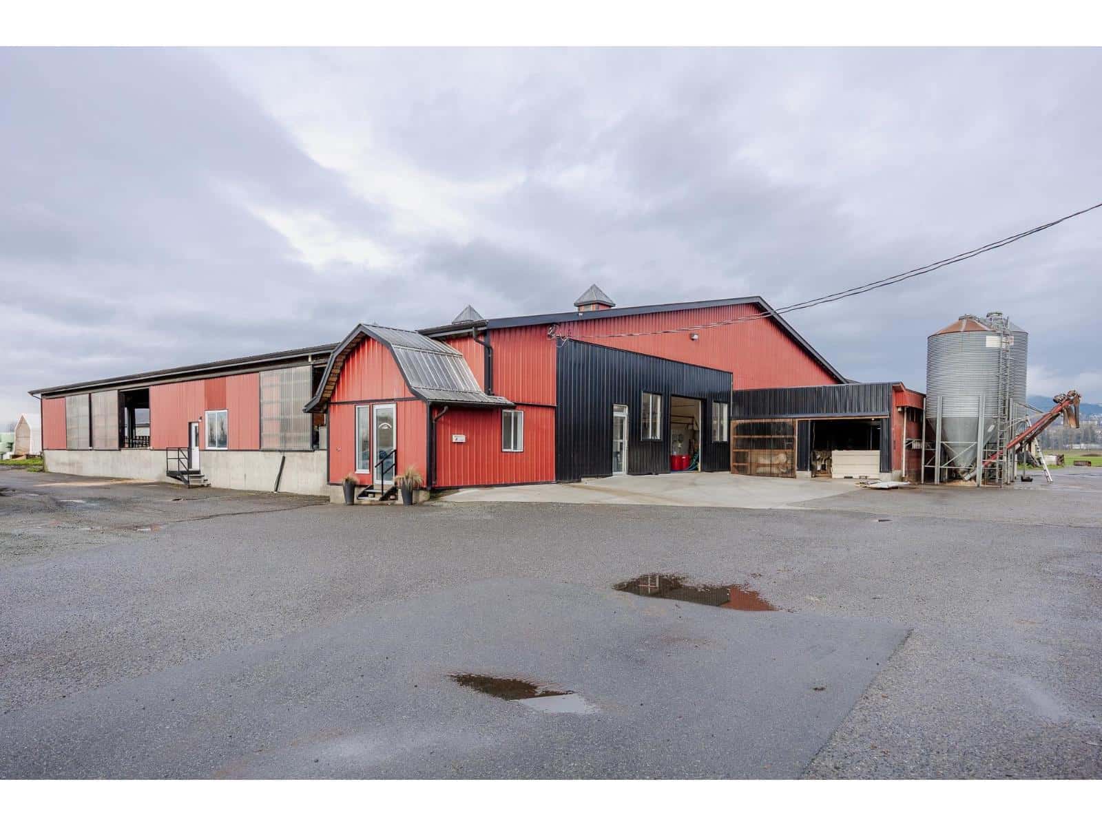 33861 SIM ROAD — Abbotsford, British Columbia - Photo 5 of 40