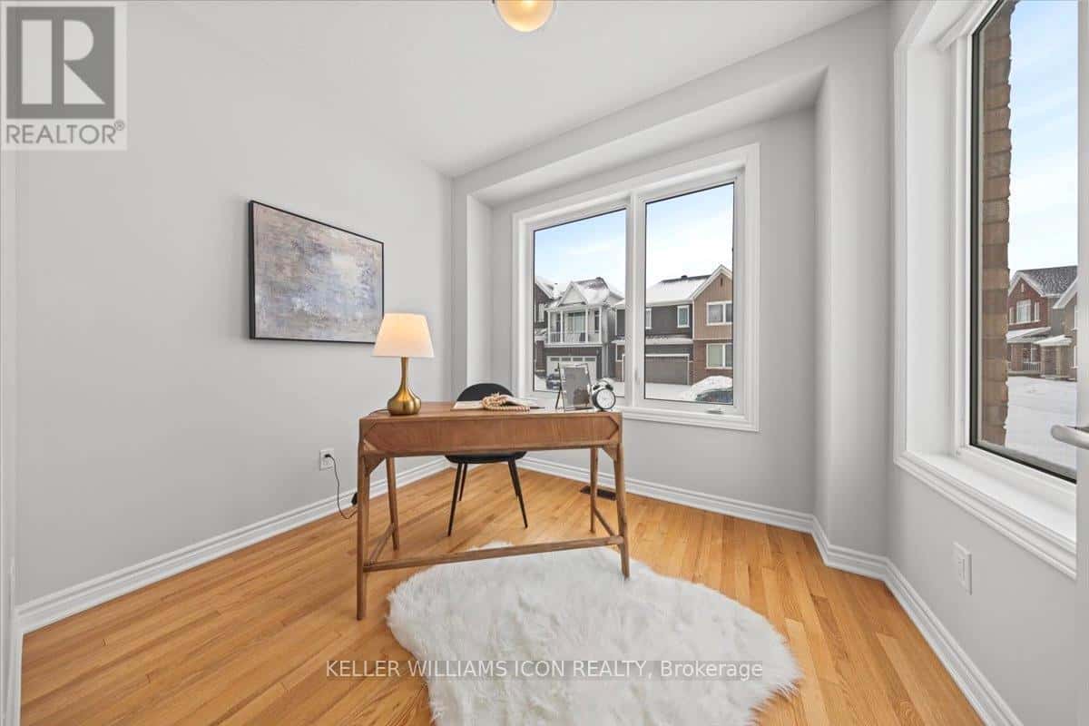 550 STURNIDAE STREET — Ottawa, Ontario - Photo 4 of 35