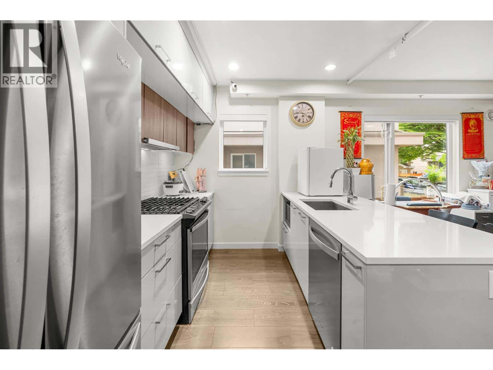 2745 WARD STREET — Vancouver, British Columbia - Photo 5 of 23