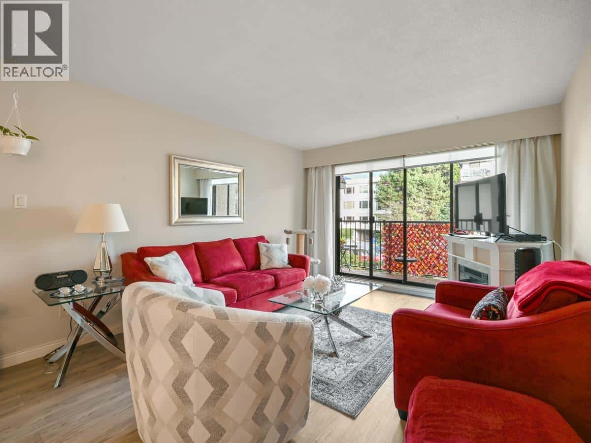 205 307 W 2ND STREET — North Vancouver, British Columbia - Photo 2 of 22