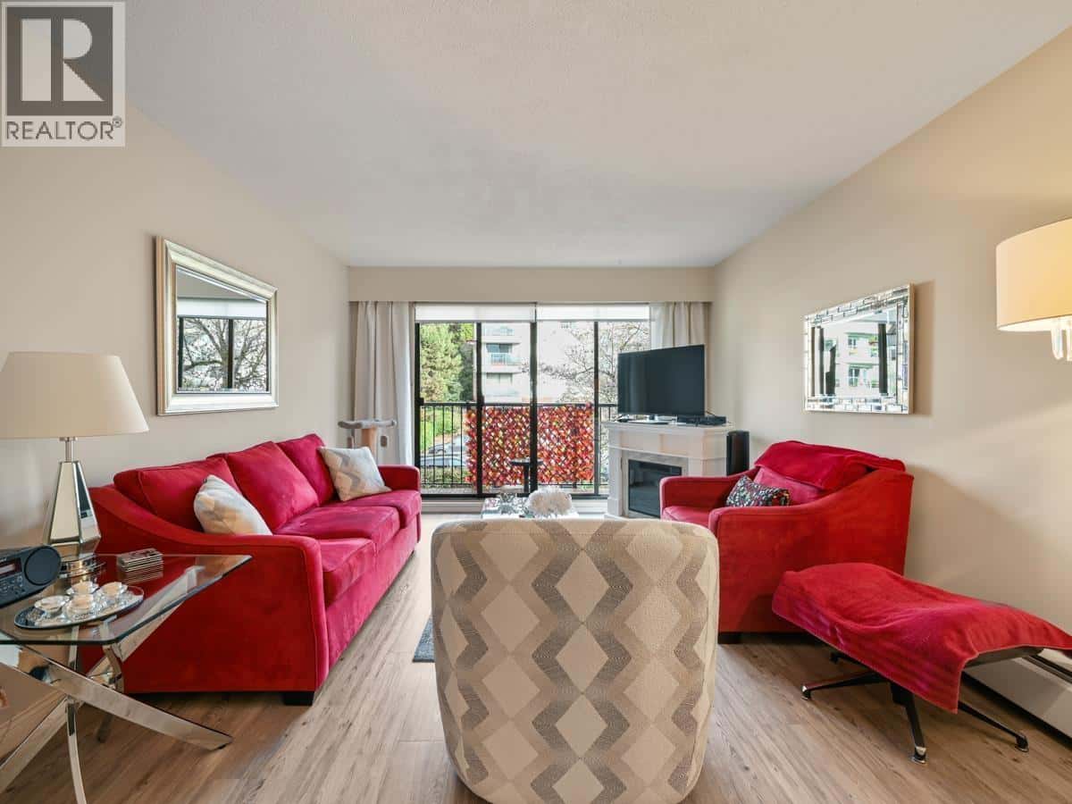 205 307 W 2ND STREET — North Vancouver, British Columbia - Photo 3 of 22