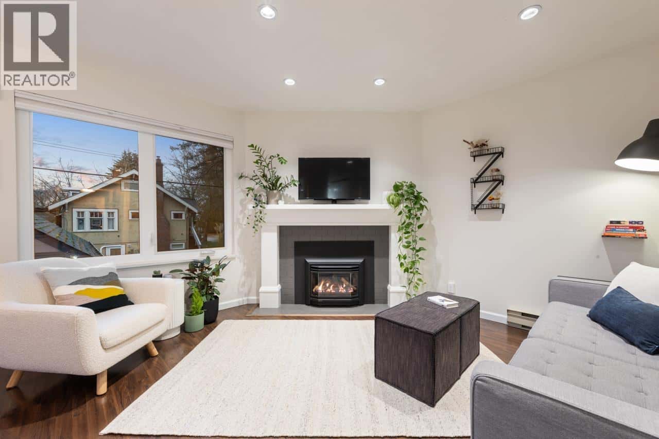 103 W 15TH AVENUE — Vancouver, British Columbia - Photo 2 of 28