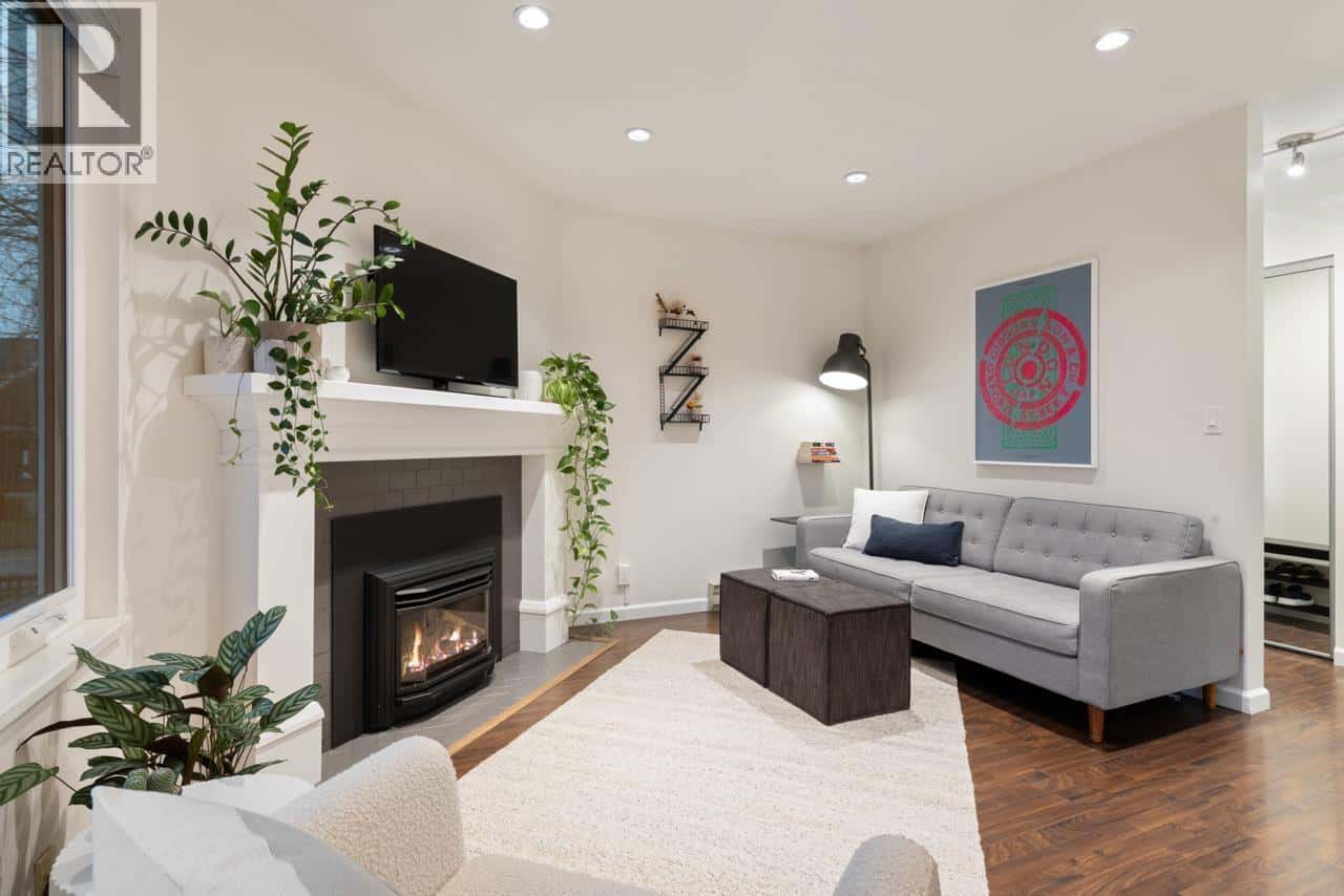 103 W 15TH AVENUE — Vancouver, British Columbia - Photo 3 of 28