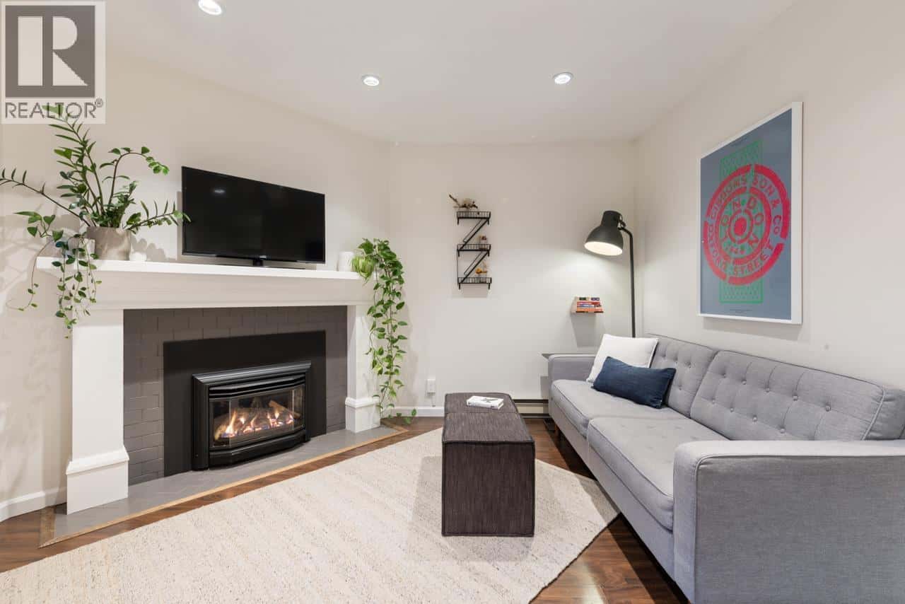 103 W 15TH AVENUE — Vancouver, British Columbia - Photo 4 of 28