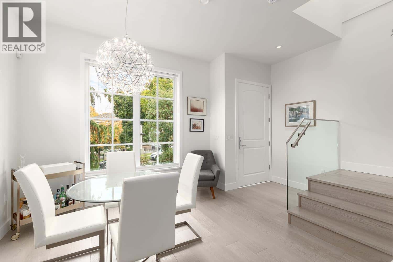 220 E 40TH AVENUE — Vancouver, British Columbia - Photo 3 of 31