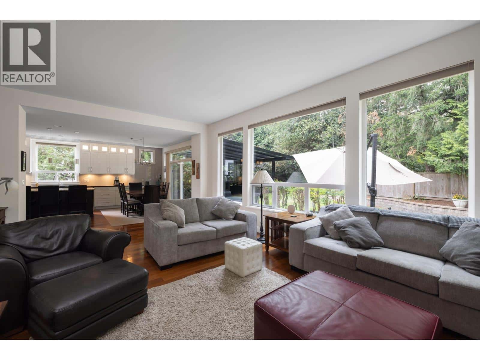 118 CHESTNUT COURT — Port Moody, British Columbia - Photo 5 of 40