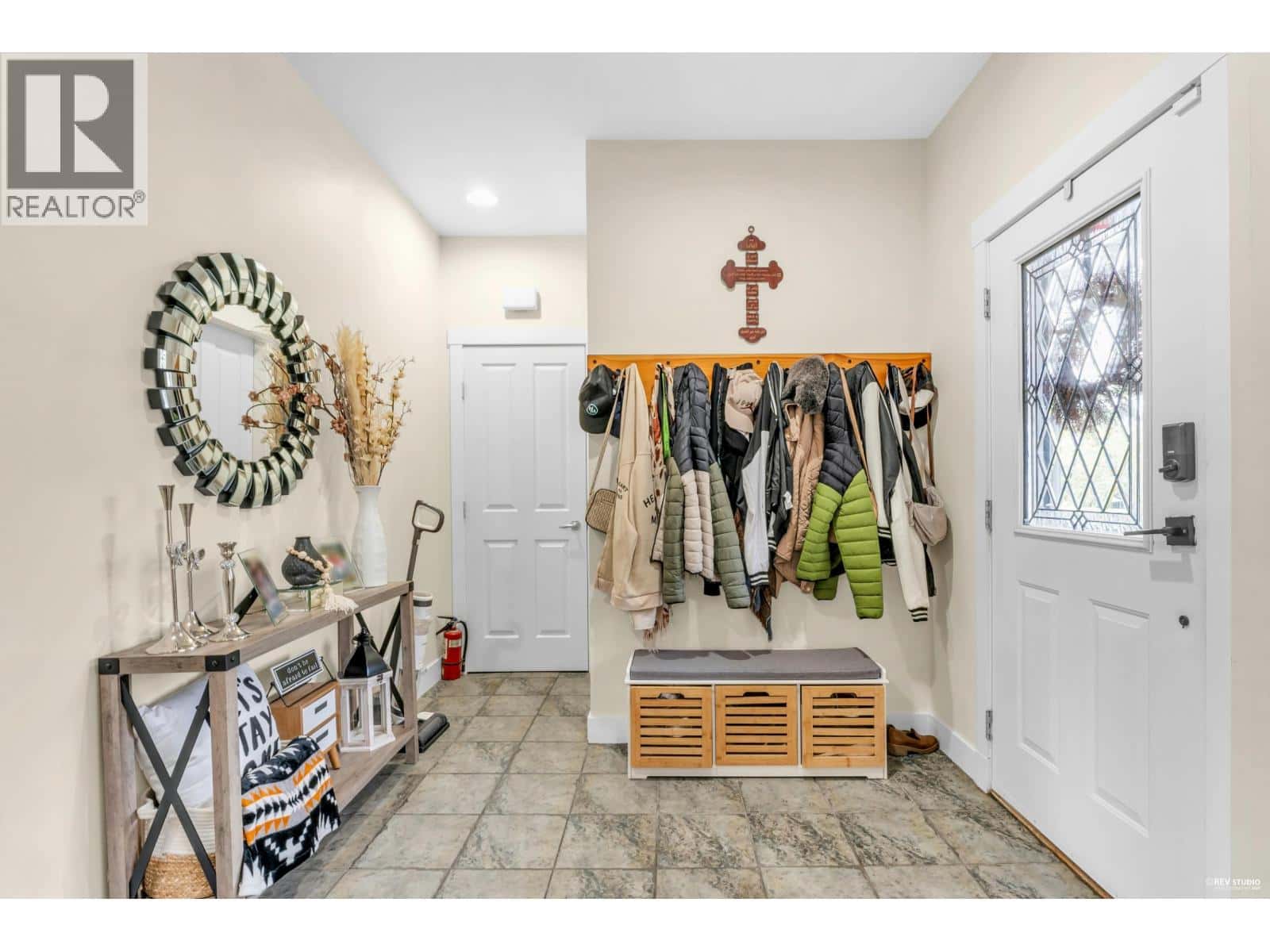 10322 243A STREET — Maple Ridge, British Columbia - Photo 3 of 38