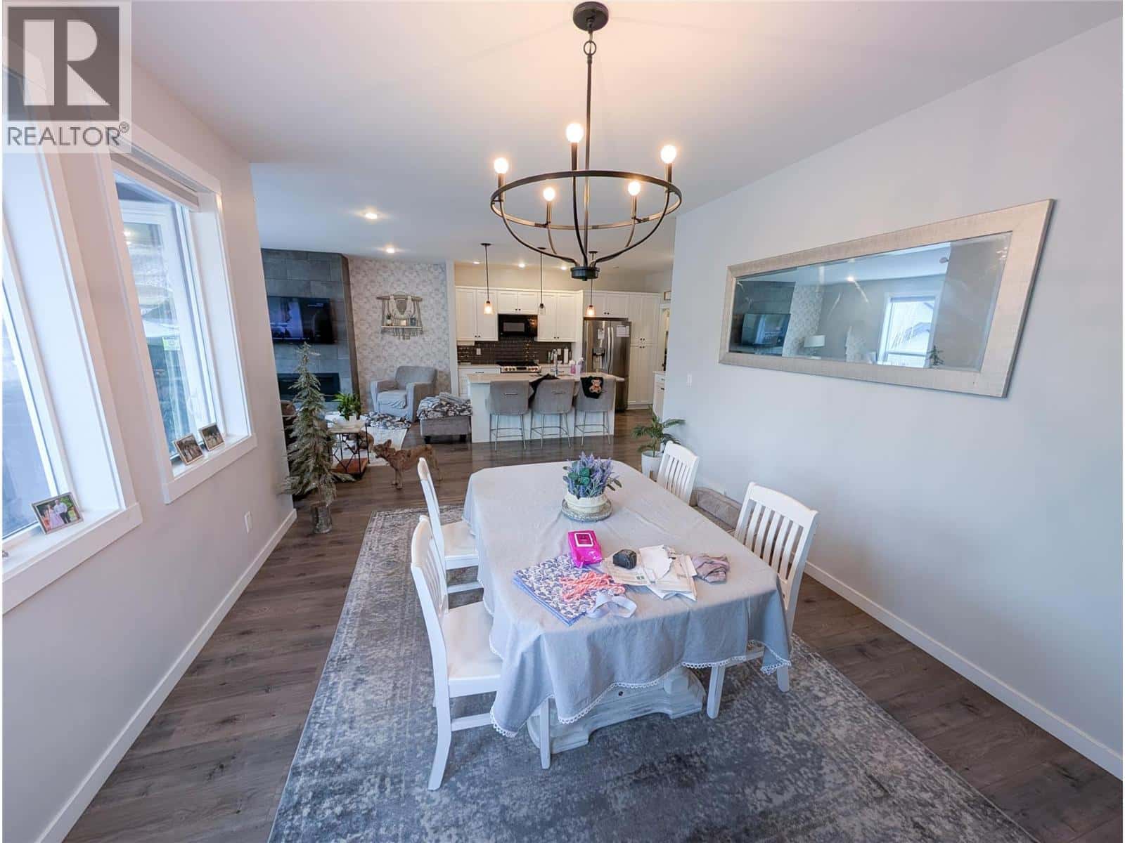 2710 BEACHMOUNT Crescent — Kamloops, British Columbia - Photo 5 of 45