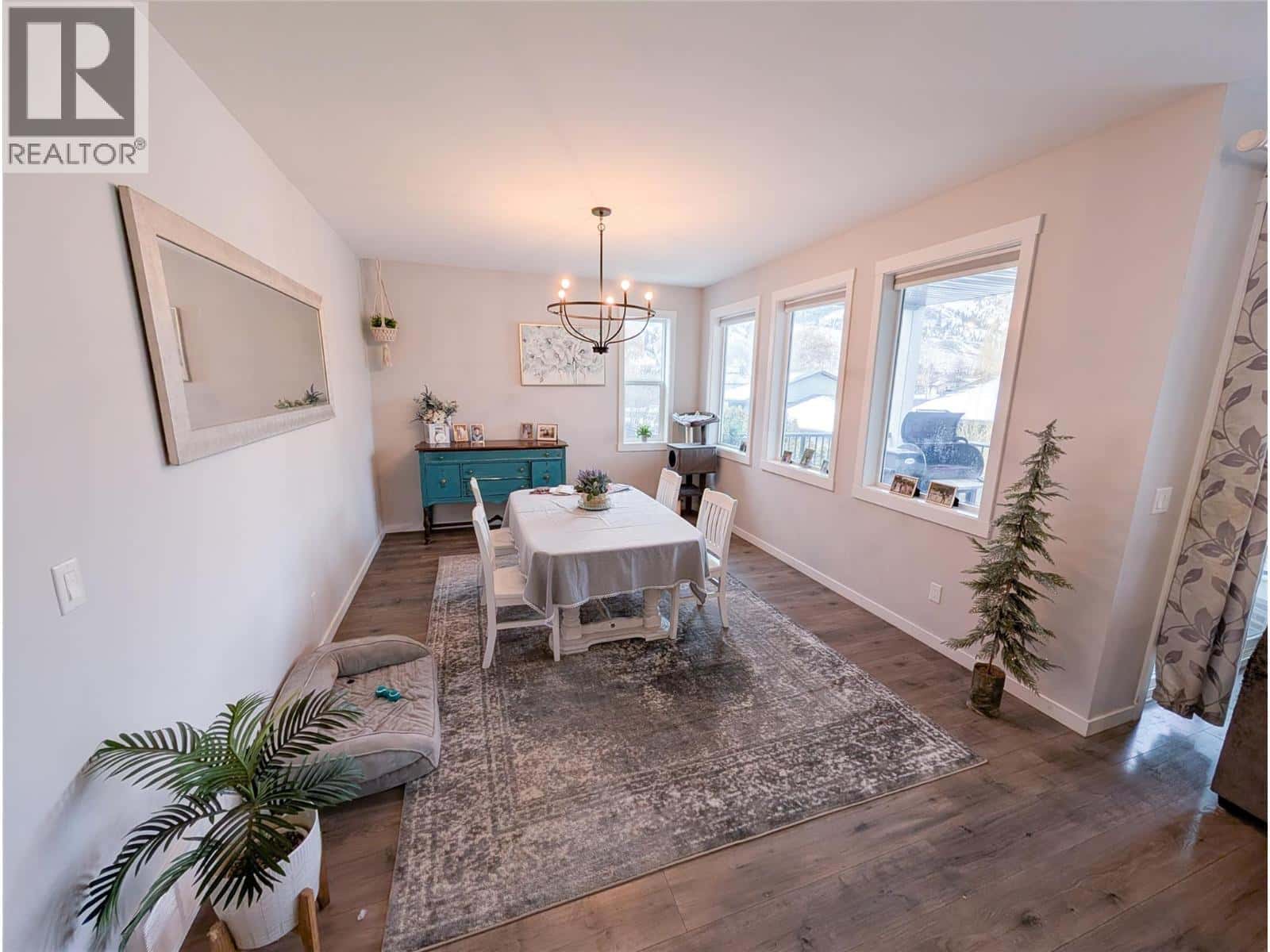 2710 BEACHMOUNT Crescent — Kamloops, British Columbia - Photo 4 of 45