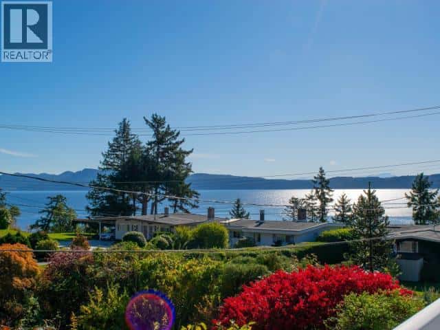 7173 WESTMINSTER STREET — Powell River, British Columbia - Photo 3 of 66