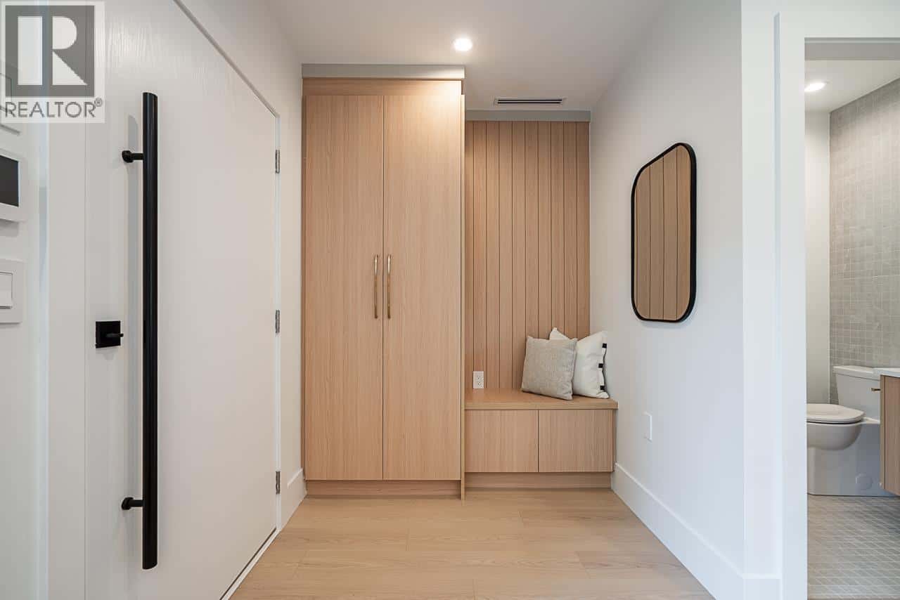 1 1816 E 3RD AVENUE — Vancouver, British Columbia - Photo 3 of 12