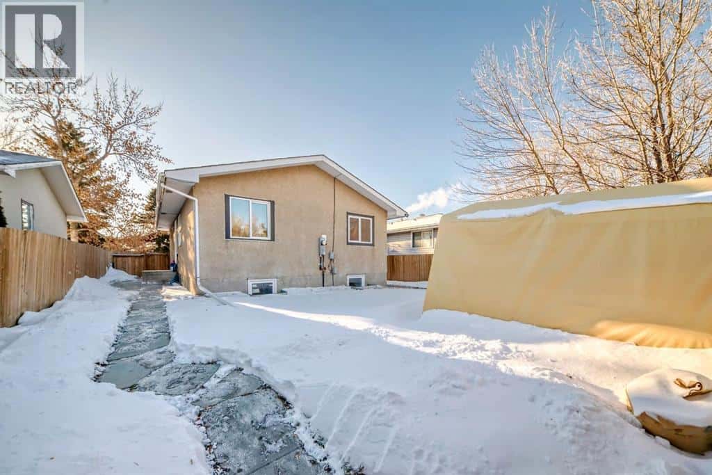 3221 32A Avenue SE — Calgary, Alberta - Photo 2 of 46