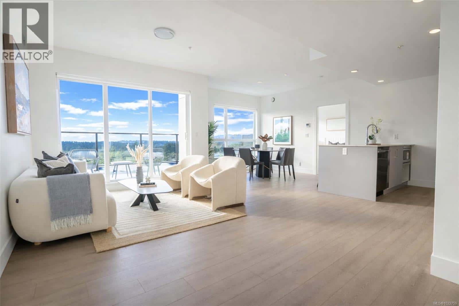 303 258 Helmcken Rd — View Royal, British Columbia - Photo 3 of 30