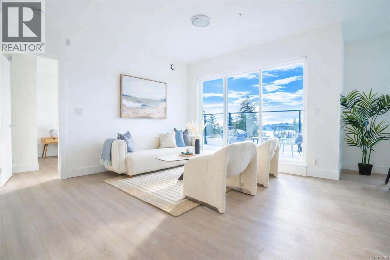 303 258 Helmcken Rd — View Royal, British Columbia - Photo 5 of 30